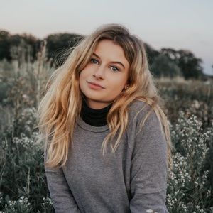 Meet your Posher, Cassandra